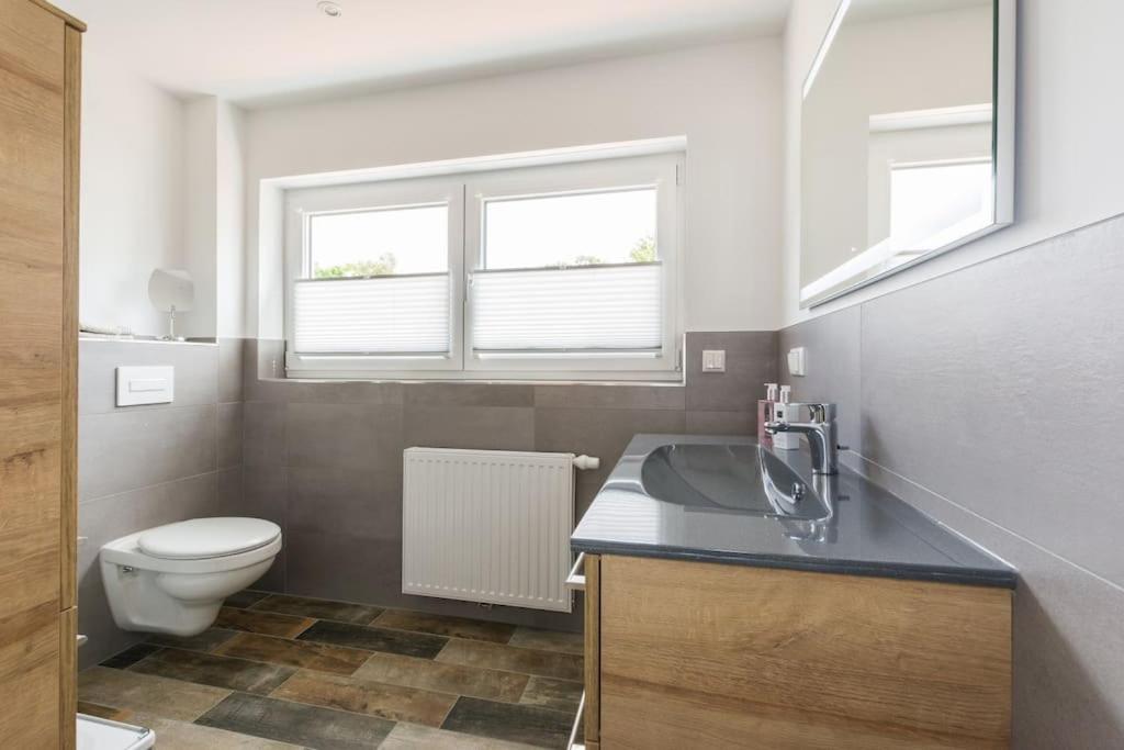 קרקוב אם זיי 5 Sterne-Ferienhaus Eisvogel Am See Mit Sauna Und Kamin מראה חיצוני תמונה
