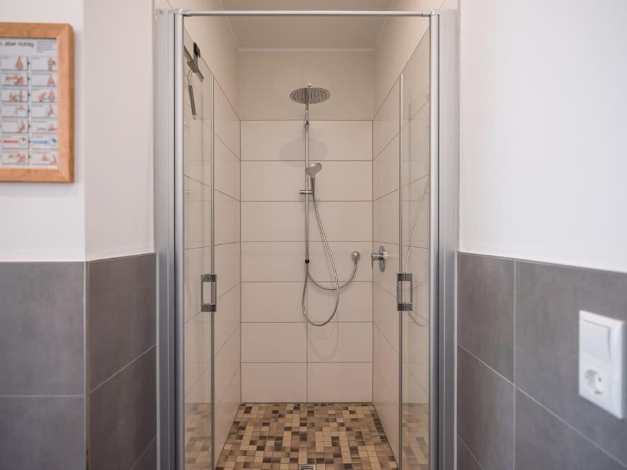 קרקוב אם זיי 5 Sterne-Ferienhaus Eisvogel Am See Mit Sauna Und Kamin מראה חיצוני תמונה